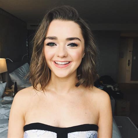 Maisie Williams shares bikini